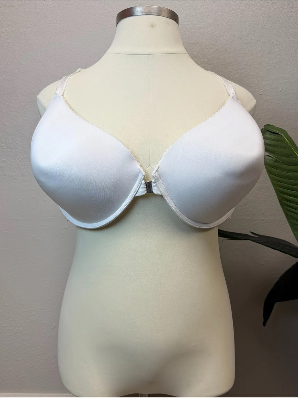 Torrid White Lace Racerback Push-Up Bra - Size 46DDD